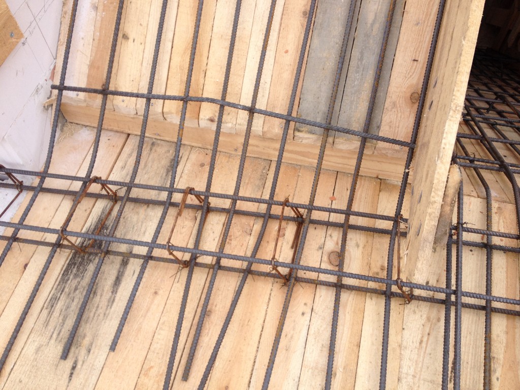 strop lany - żebrowanie, siatka z drutu budowa domu systemem gospodarczym